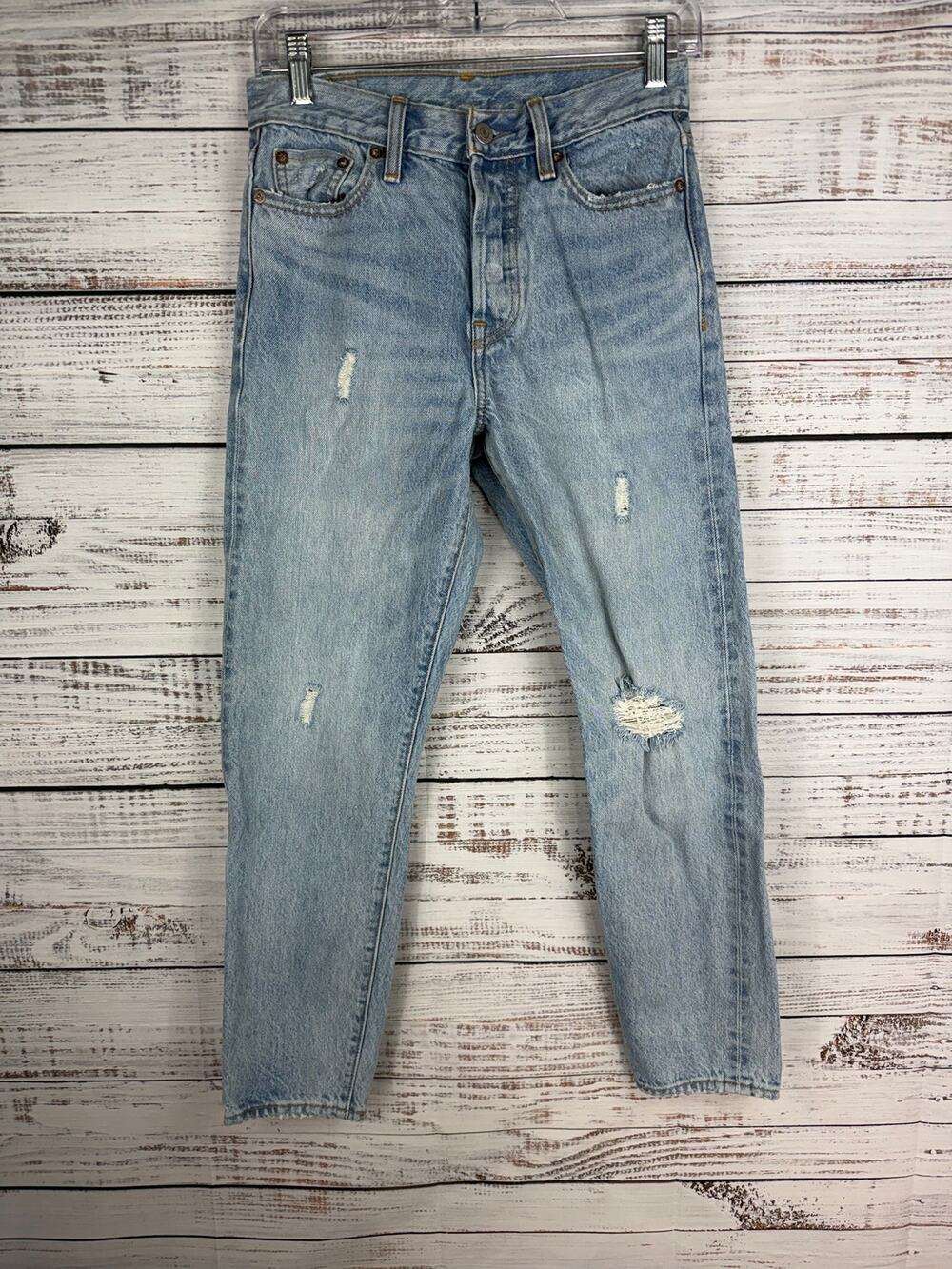 Levi’s Wedgie Straight Ankle Jeans 26 Tapered Distressed Light Wash Button Fly